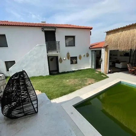 Oezel Havuzlu Kiralik Tas Villa *