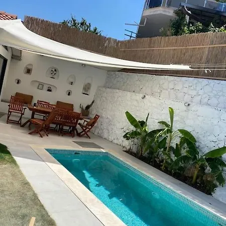 Villa Oezel Havuzlu Kiralik Tas Kusadasi