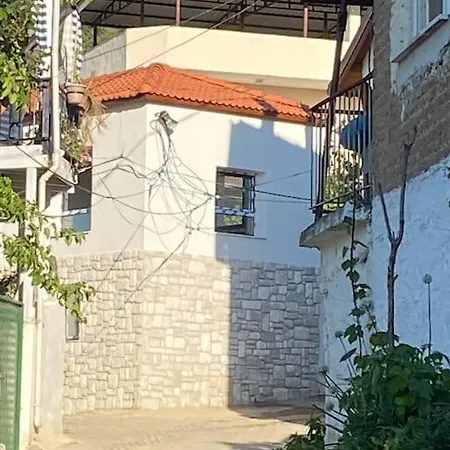 Oezel Havuzlu Kiralik Tas *