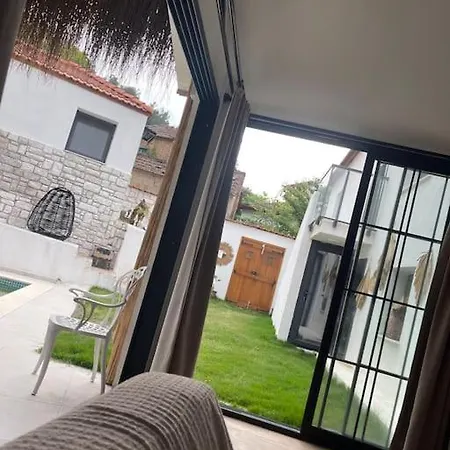 Oezel Havuzlu Kiralik Tas Villa *