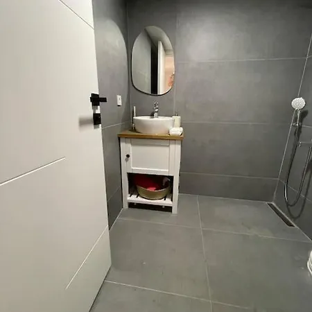 Oezel Havuzlu Kiralik Tas Villa Kusadasi