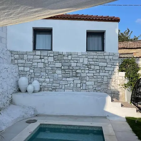 Villa Oezel Havuzlu Kiralik Tas Kusadasi