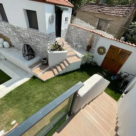 Oezel Havuzlu Kiralik Tas Villa Kusadasi