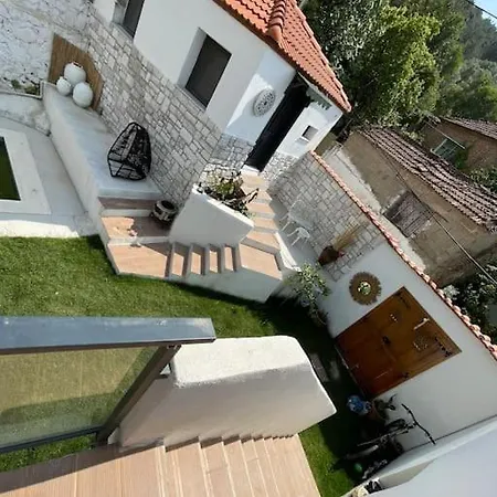 Oezel Havuzlu Kiralik Tas Вилла
